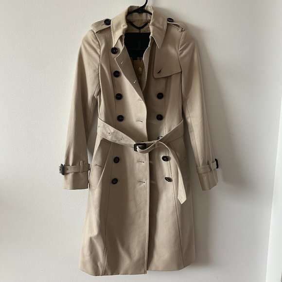 Burberry Trench Coat (NEW w/ tag)